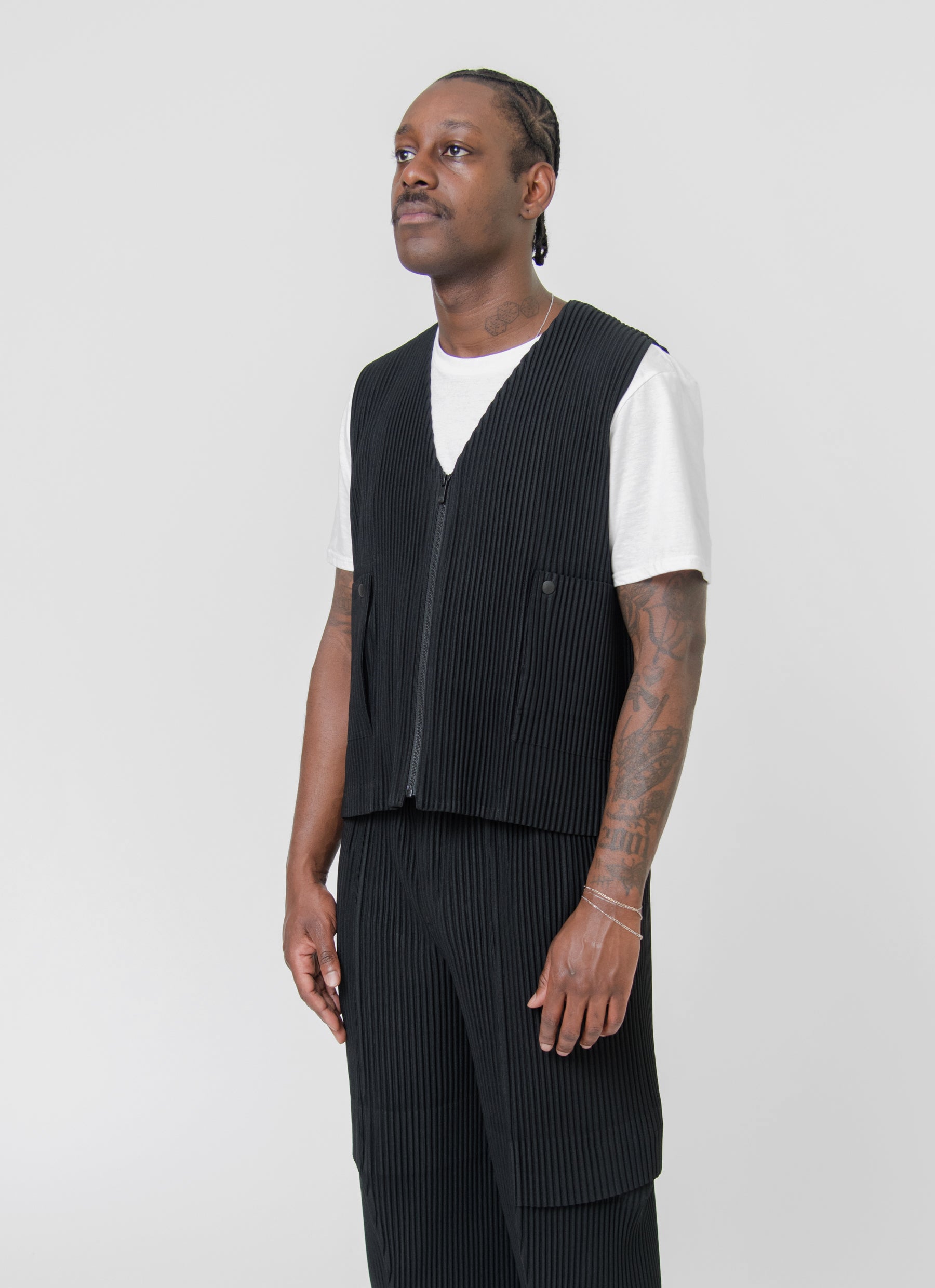 Flip Pleated Vest Black JE173-15