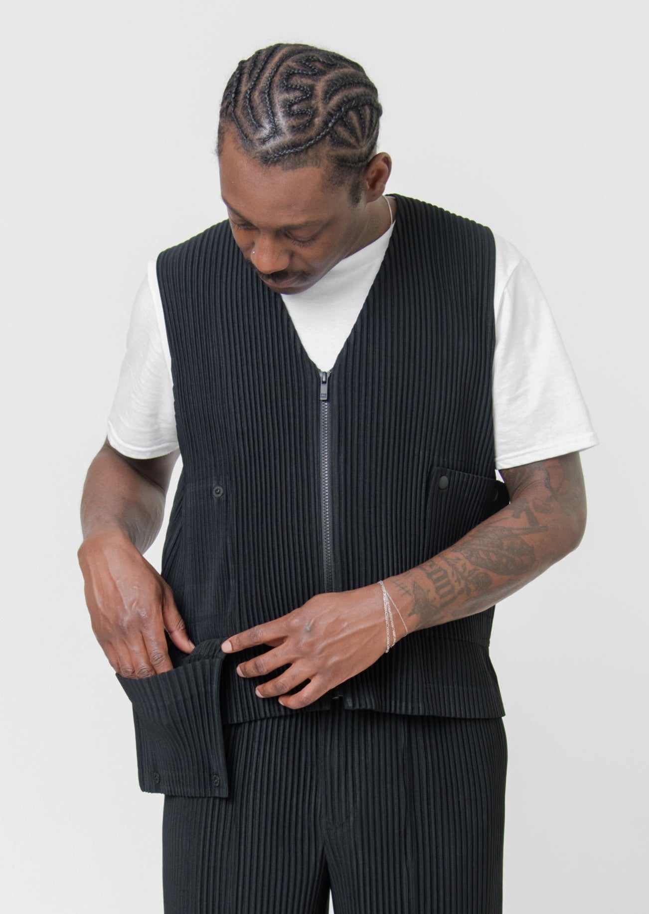 Flip Pleated Vest Black JE173-15
