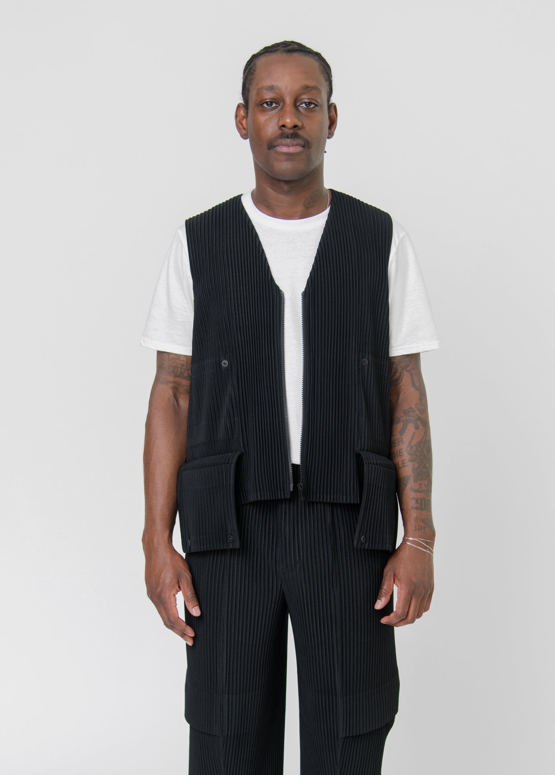 Flip Pleated Vest Black JE173-15