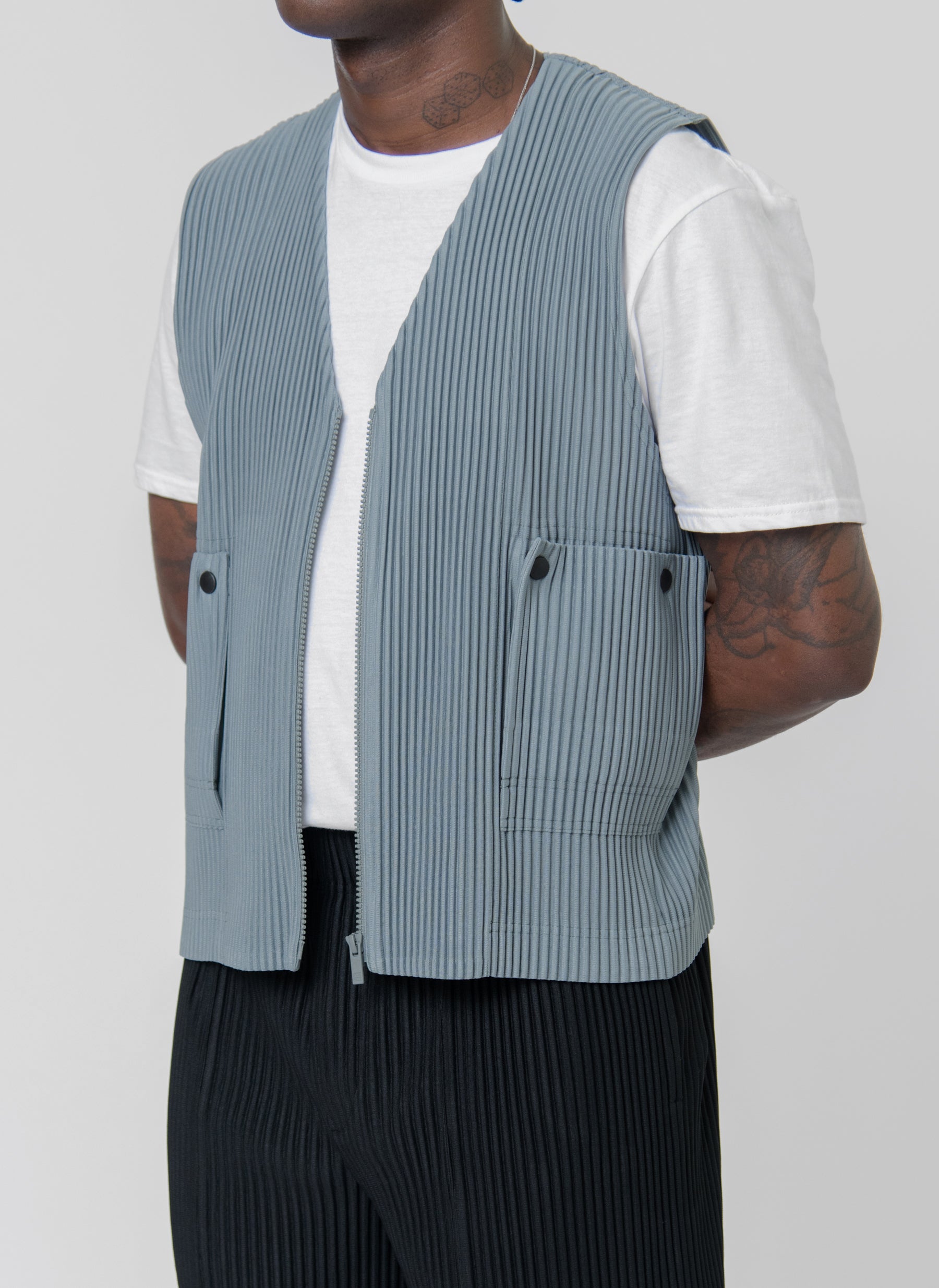 Flip Pleated Vest Moss Grey JE173-13 – NOMAD