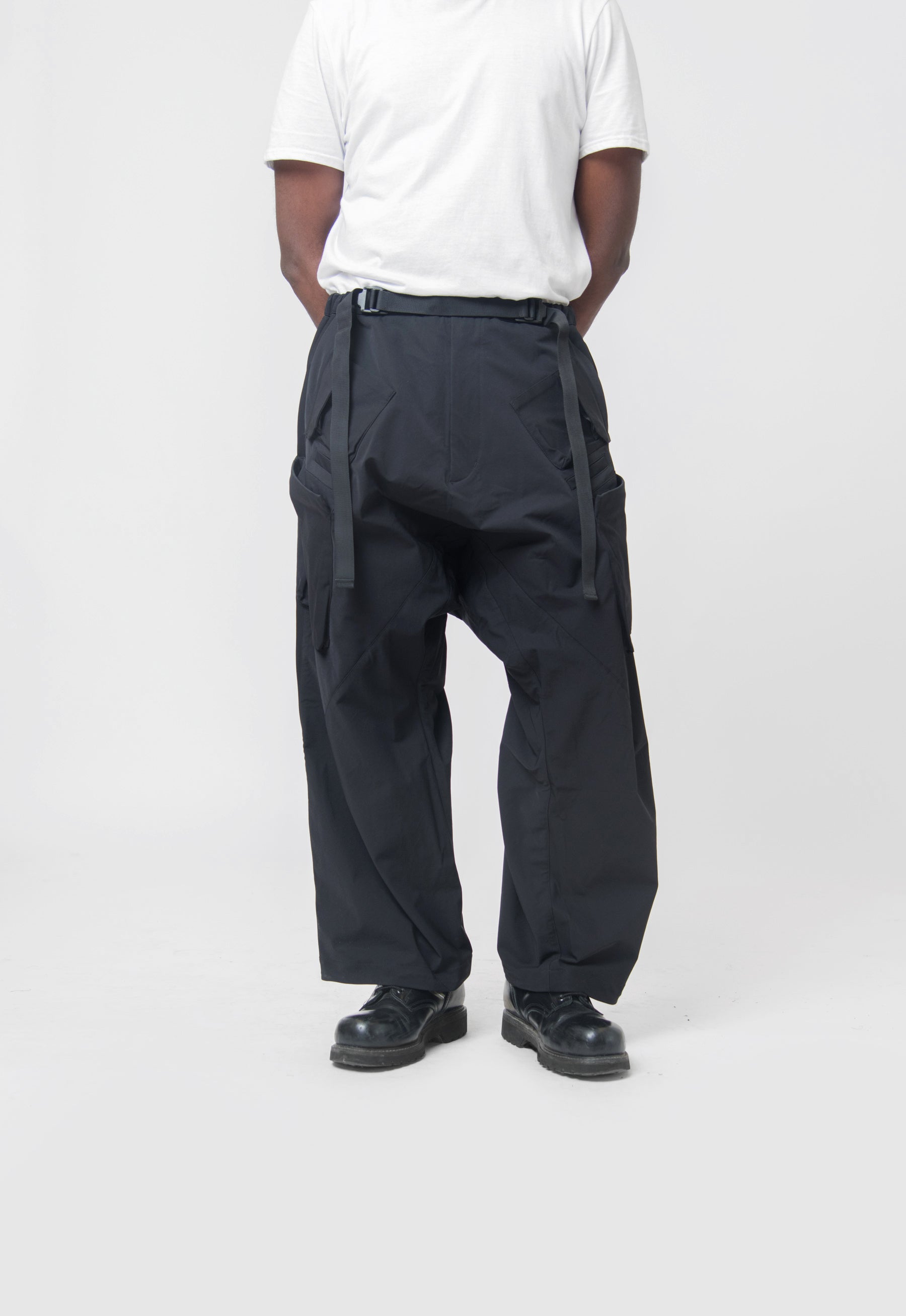 Nemen Articulated Dart Cargo Pants - Black - Due West