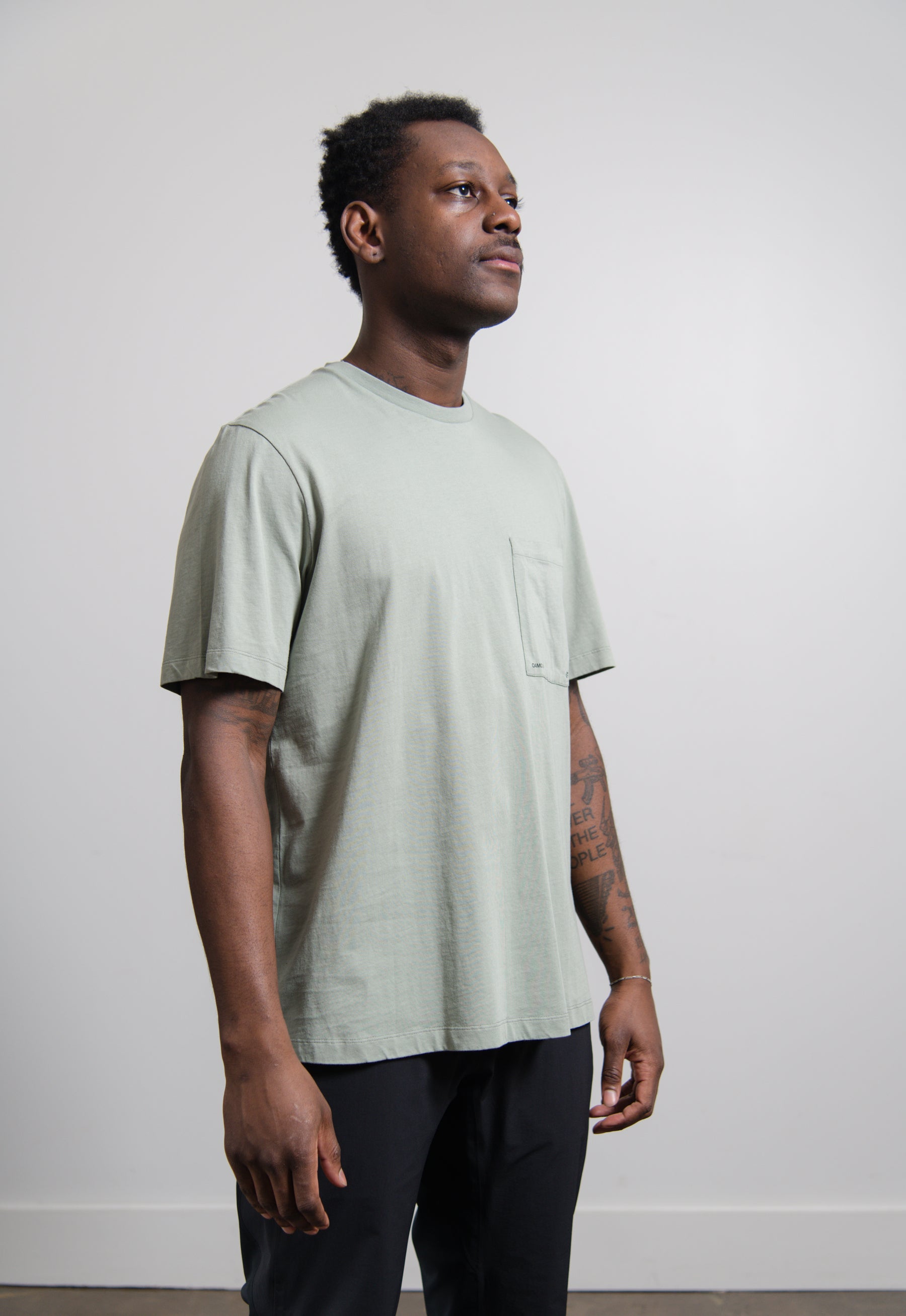 Logo Pocket Tee Cadet Green – NOMAD