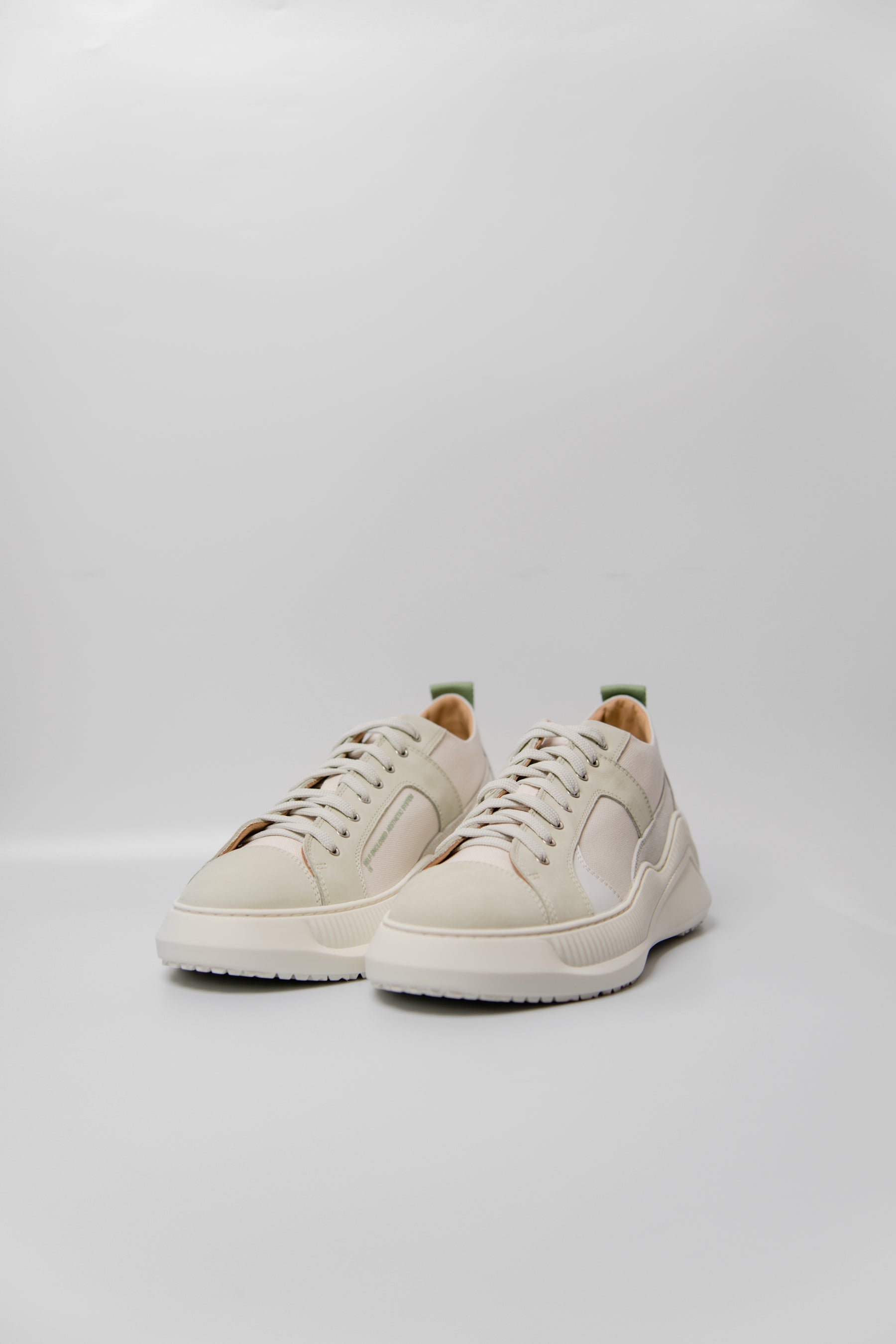 Free Solo Low Top Sneaker Grey/White