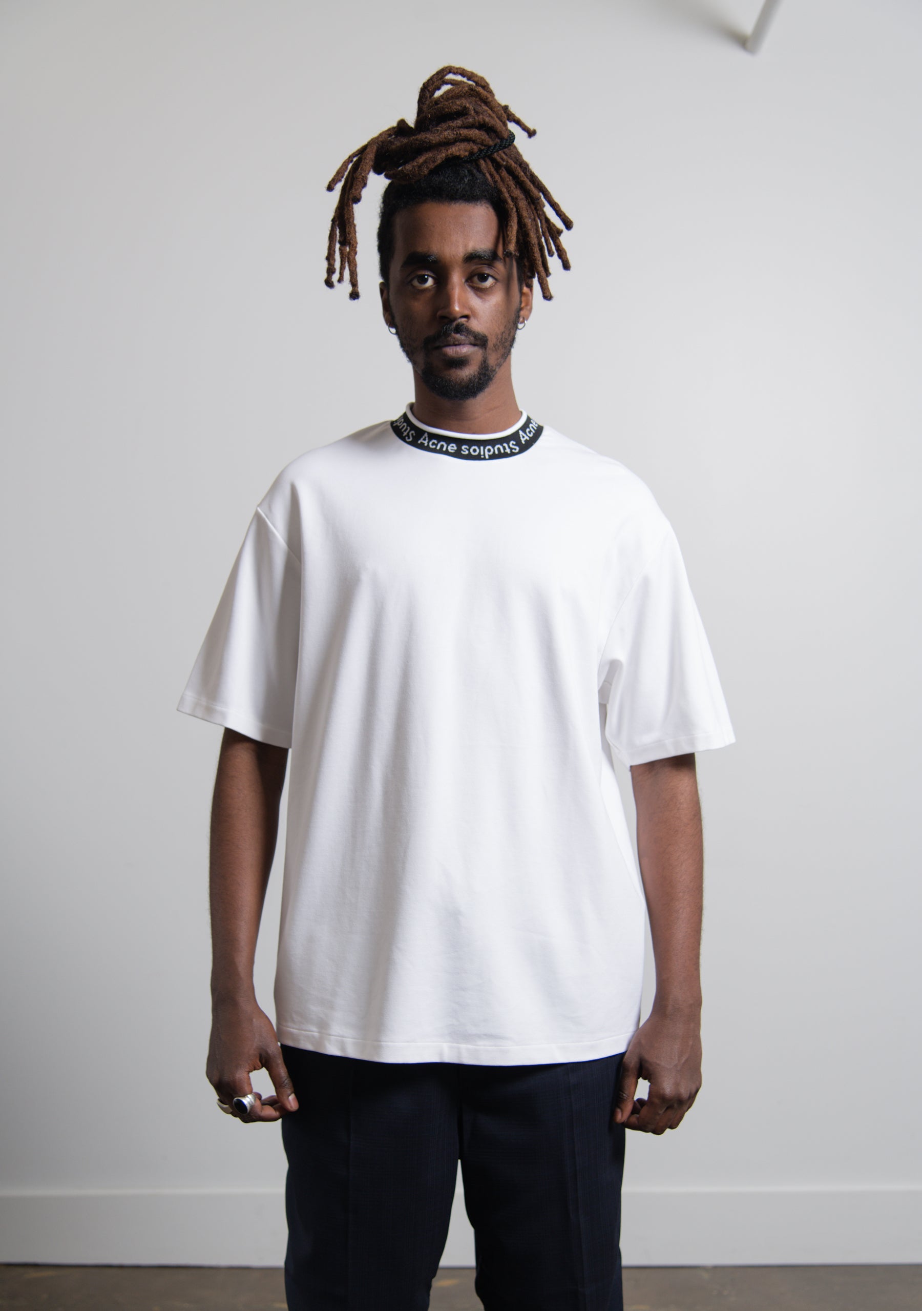 Logo Mock Neck Tee White/Black TSHI000243 – NOMAD
