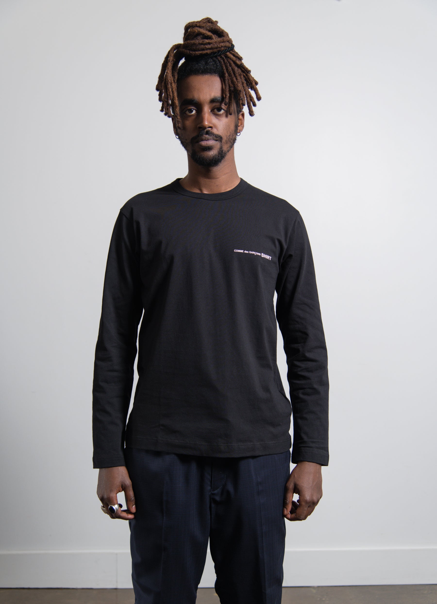 Long Sleeve Chest Print Logo Tee Black T017 – NOMAD