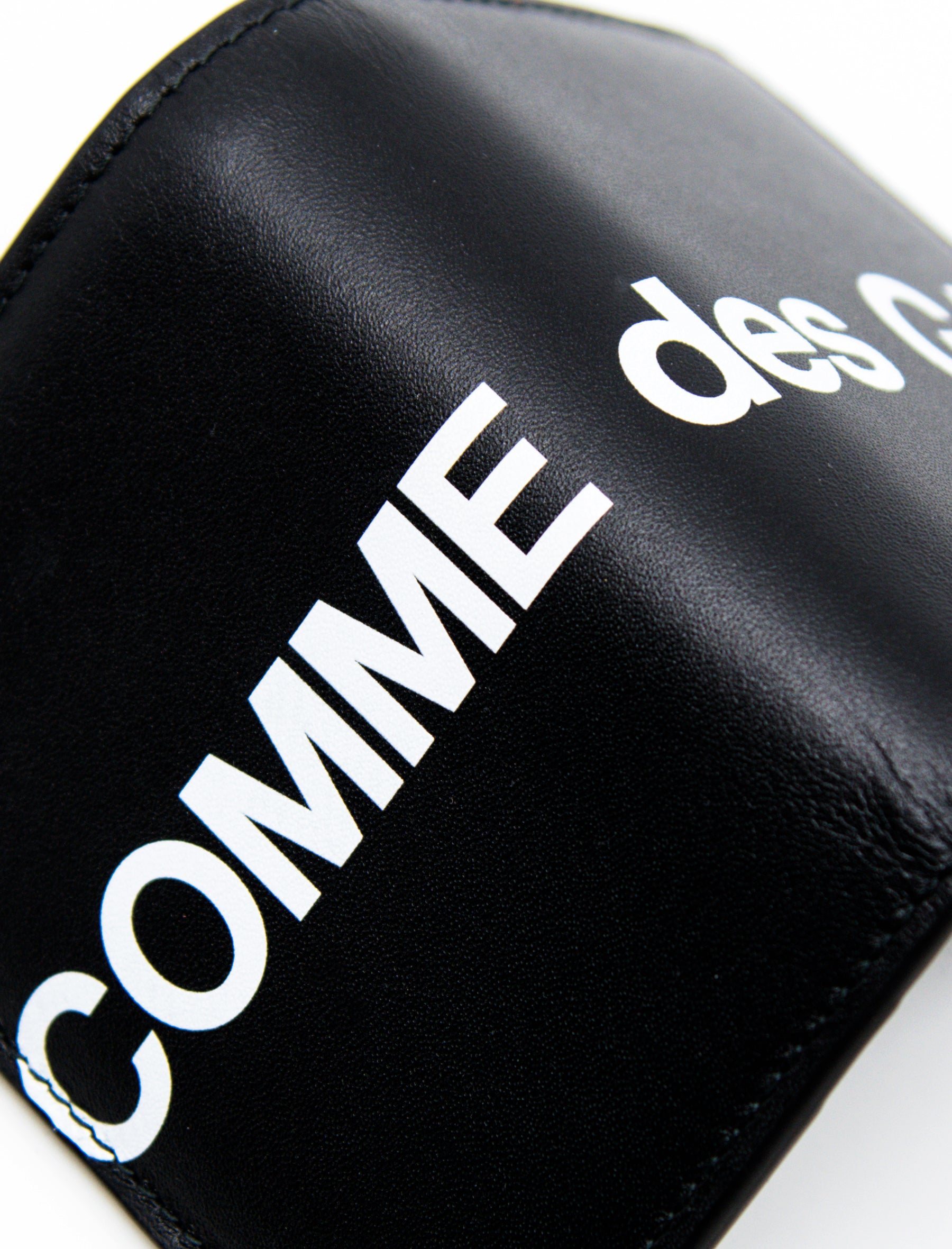 Huge Logo Bifold Wallet Black SA0641HL