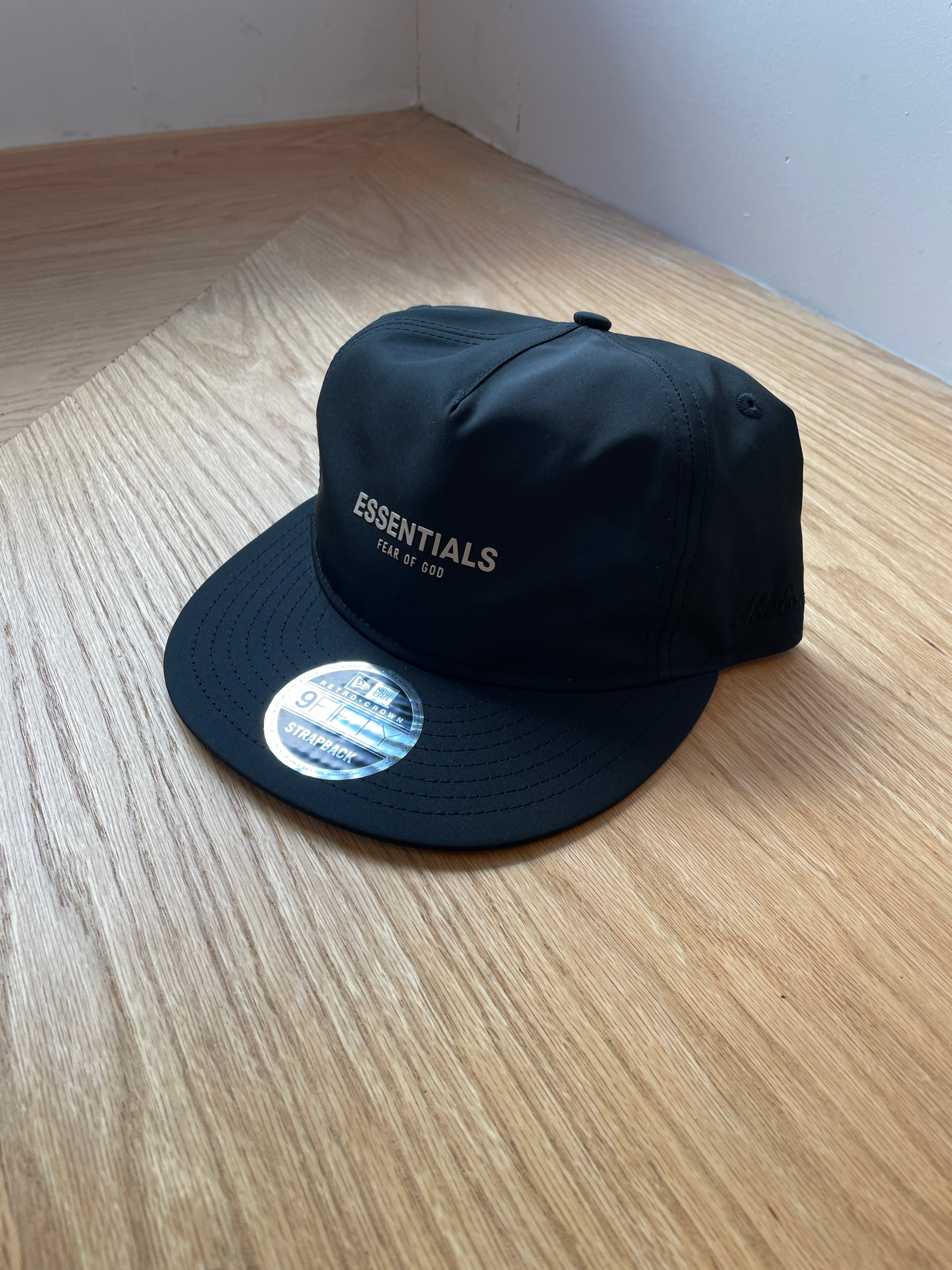 Essentials 9FIFTY Retro Crown Cap Black (LAUNCH PRODUCT)