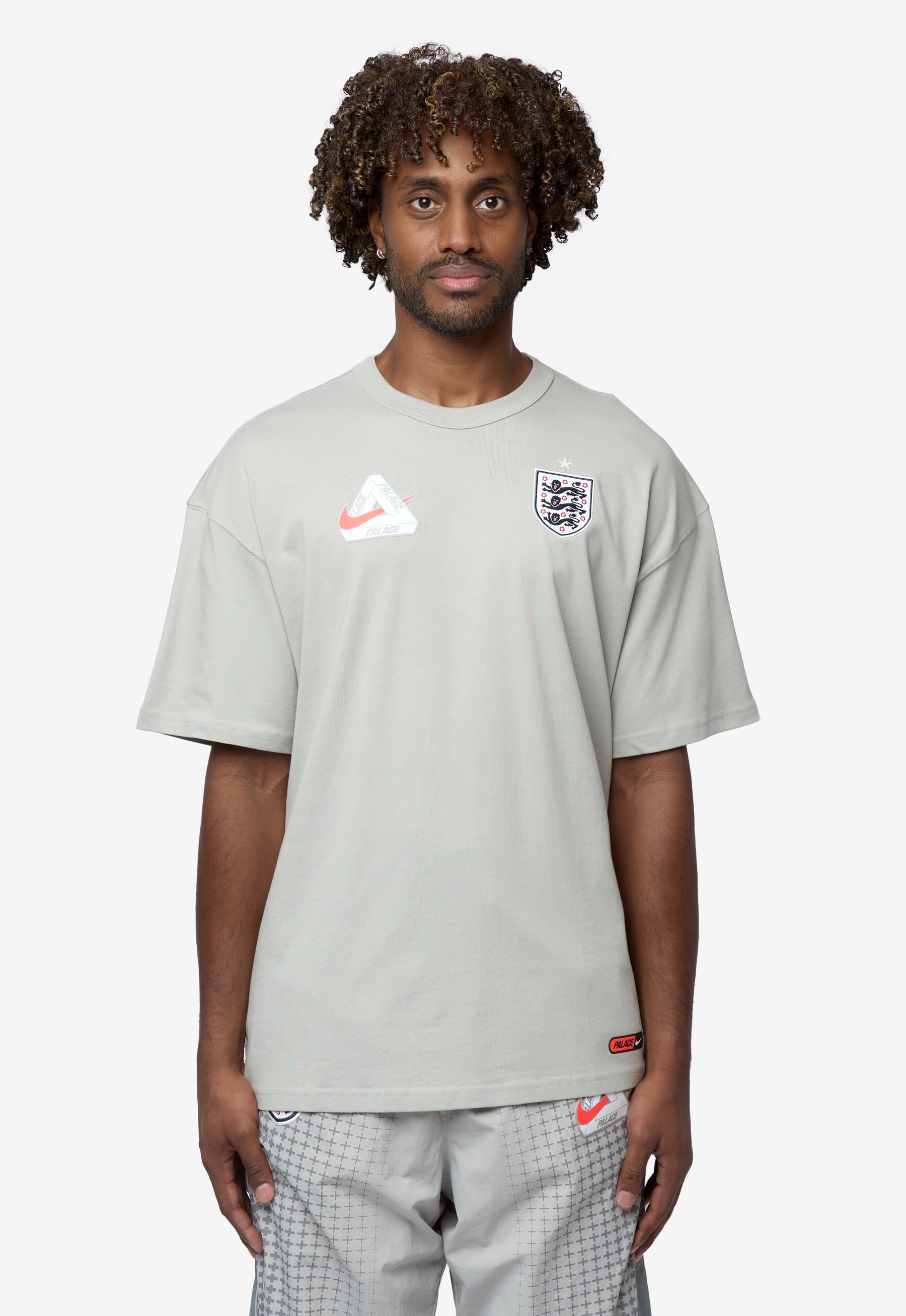 F.C.R.B. ✖️ NIKE グレー x ホワイト ストライプゲームシャツ Men's Nike x Palace Short Sleeve Soccer Tee Grey/White/Neon Orange