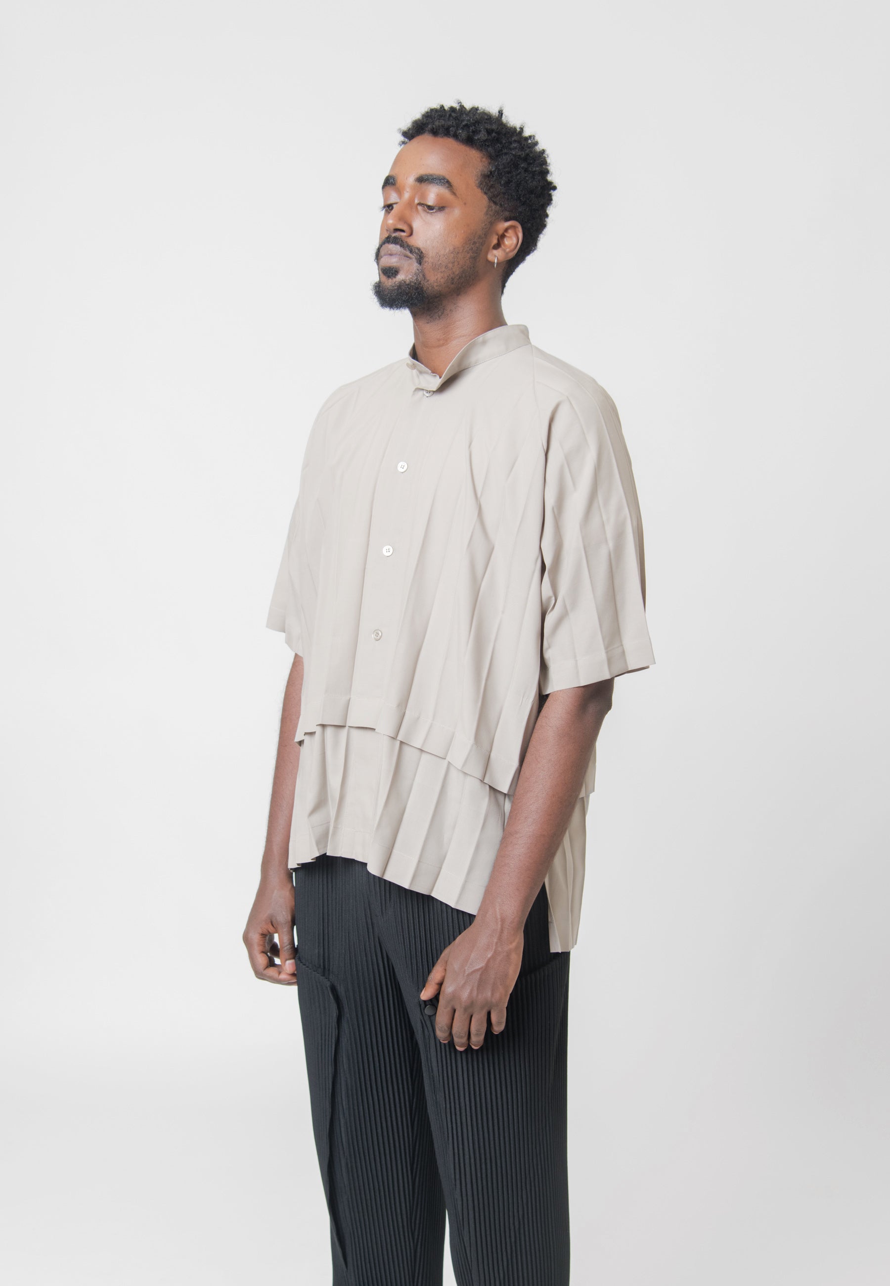 Edge Pleated Shirt Greige FJ341-42 – NOMAD