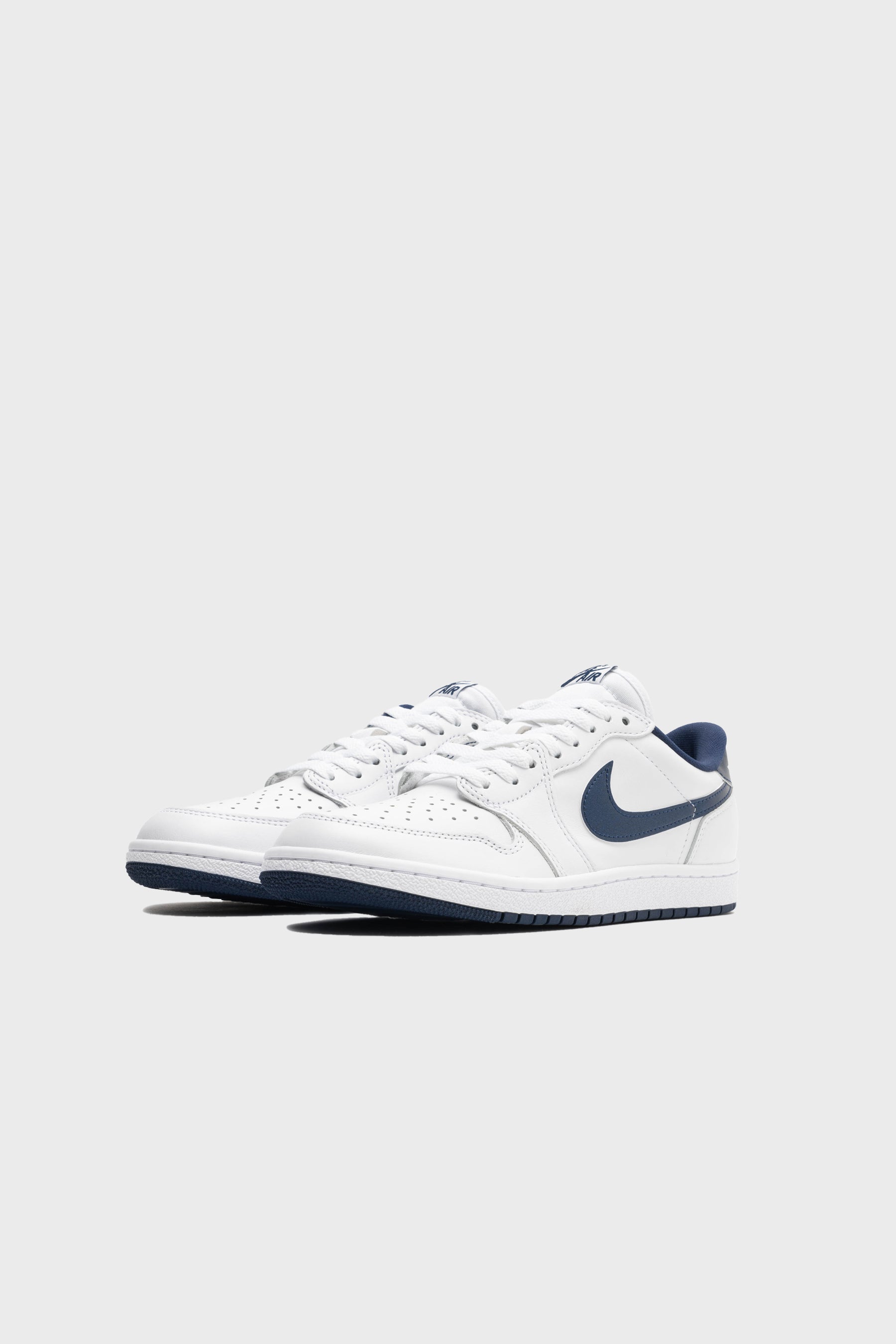 Navy white outlet jordan 1