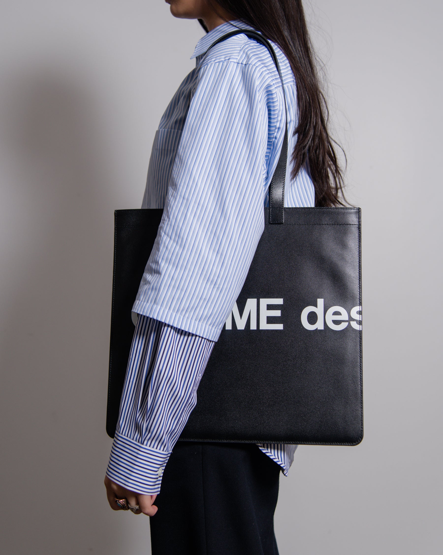 Huge Logo Tote Bag Black NOMAD